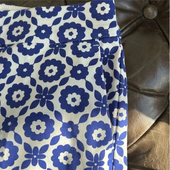 BODEN Richmond Stretch 7/8 Ankle Ponte Pants Size 2 Greek
Blue Floral Trouser - Picture 12 of 13